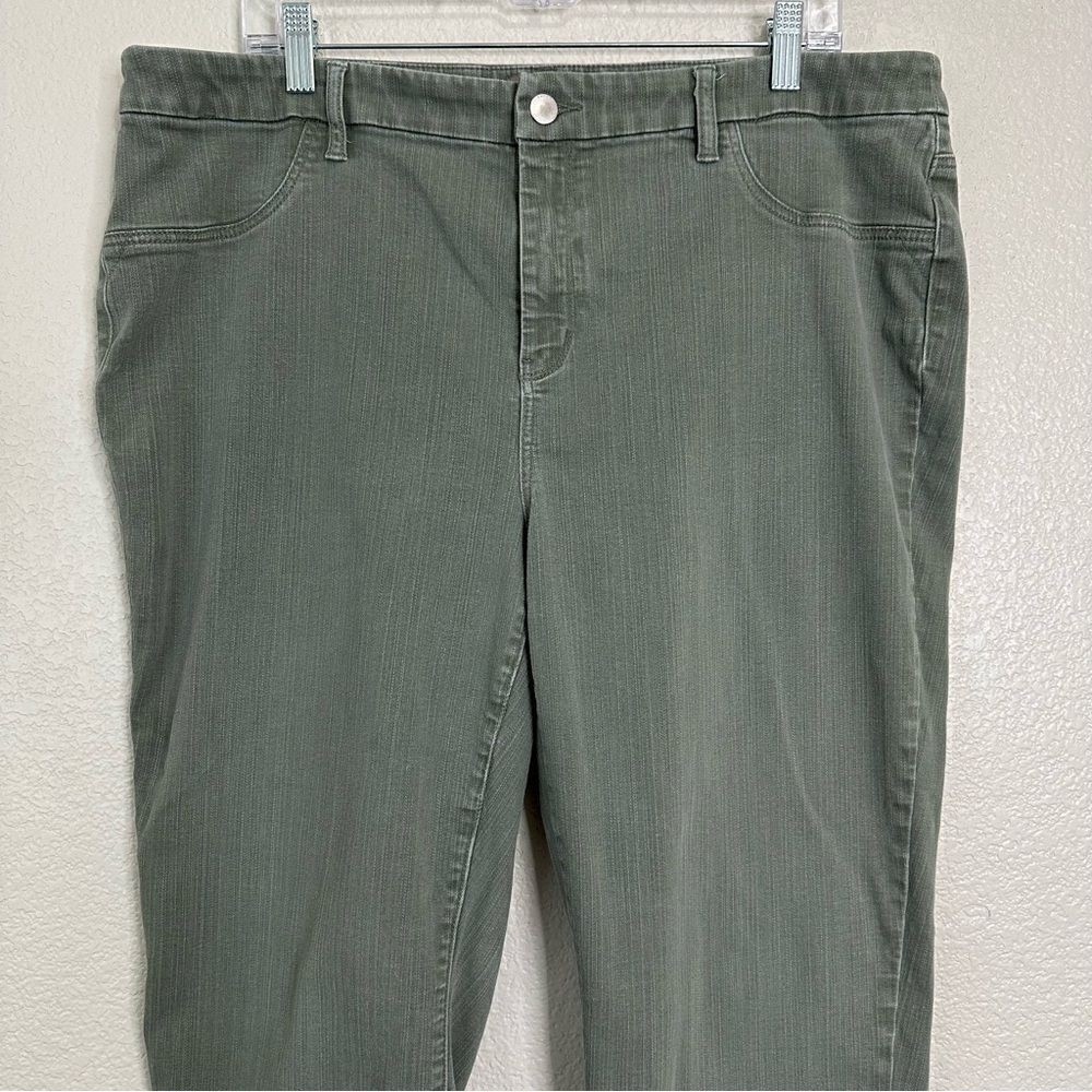 Chico’s Denim Reed Green Capri Jeans, Size 16 - Picture 3 of 12